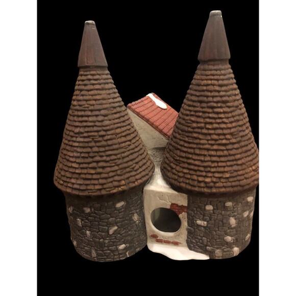 DEPT 56 DICKENS VILLAGE SERIES BISHOPS OAST HOUSE 5567-0 WITH LIGHT IN BOX - Picture 3 of 7
